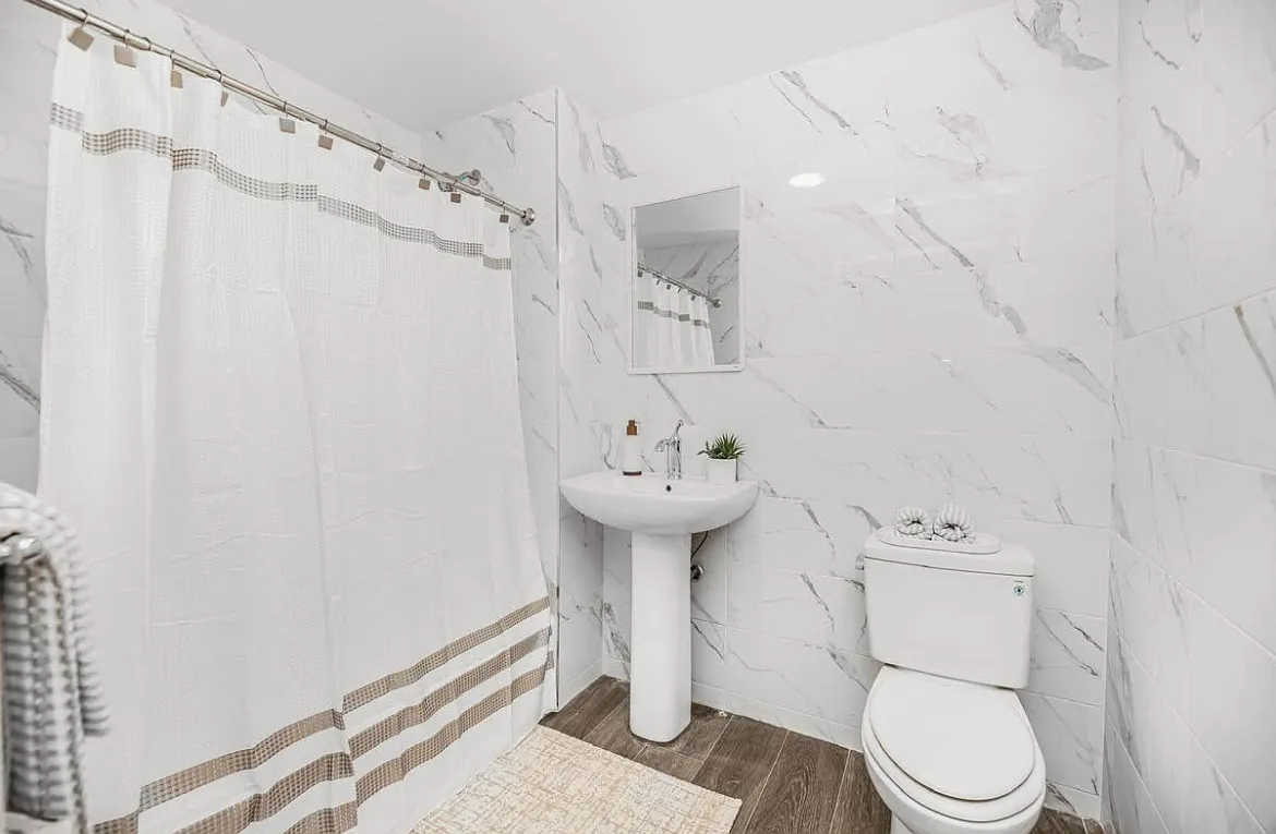 Building Photo - 29 Featherbed Ln #B