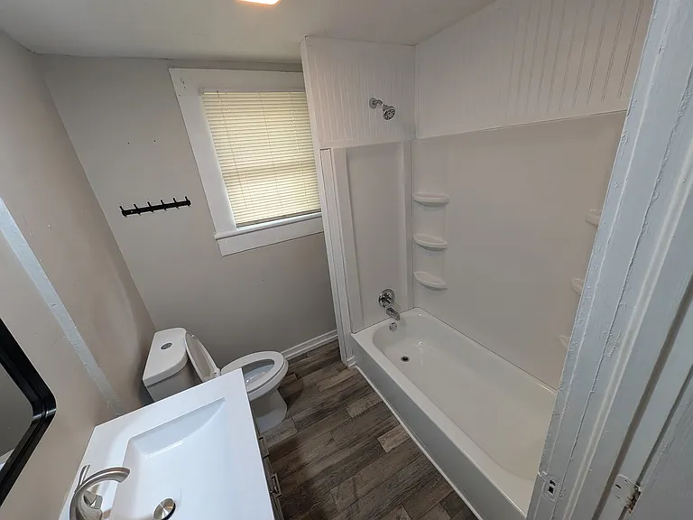 628 N Nicholls St — Photo 5