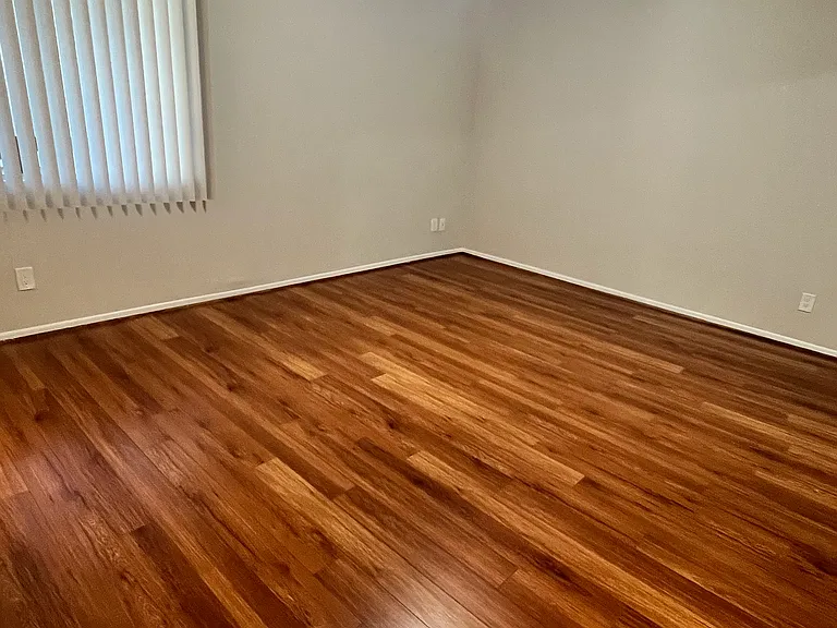Large master bathroom, with walk-in closet & en-suite bathroom