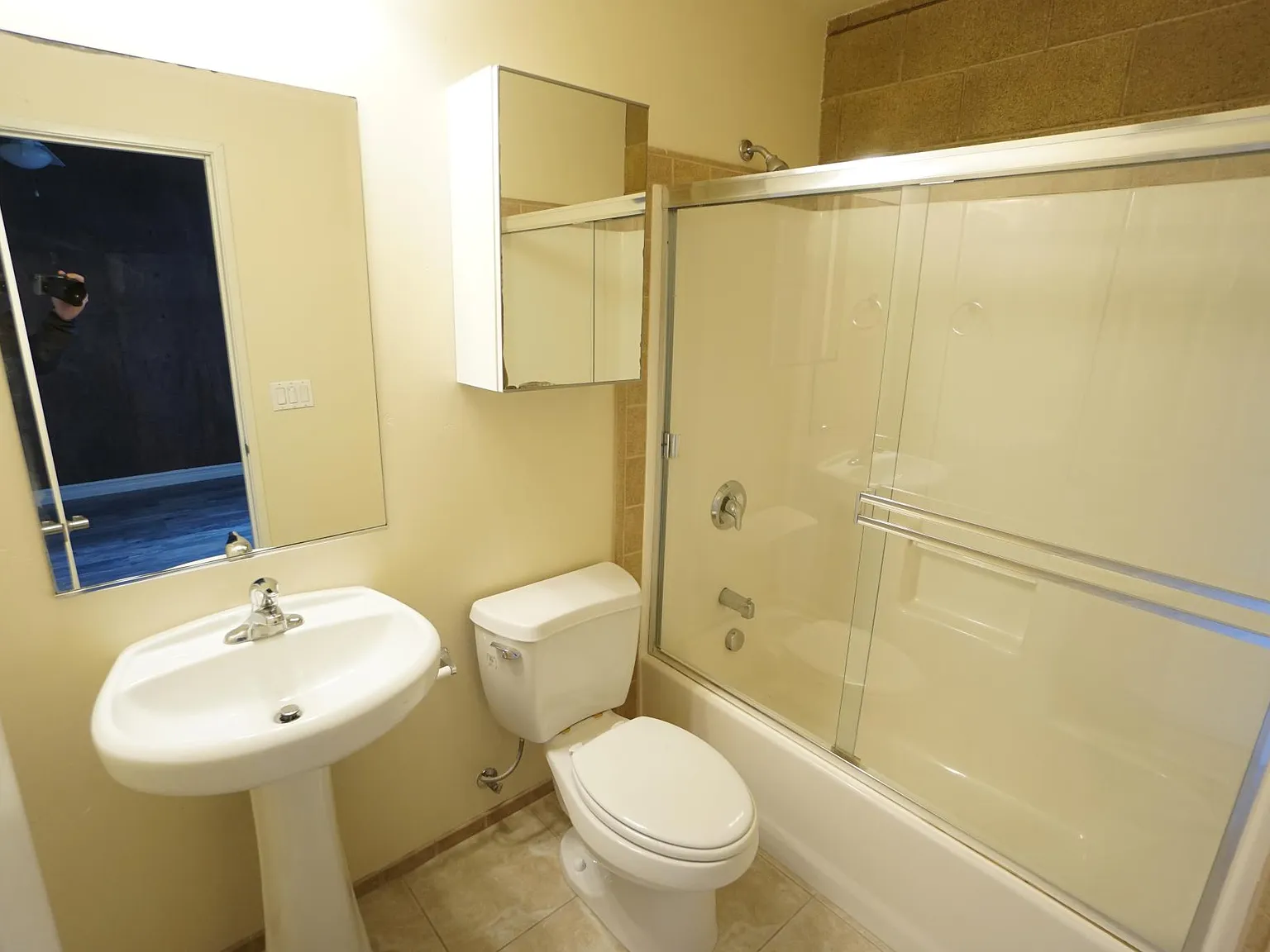 2 bed, 1000 sqft, $3,190 — Photo 3