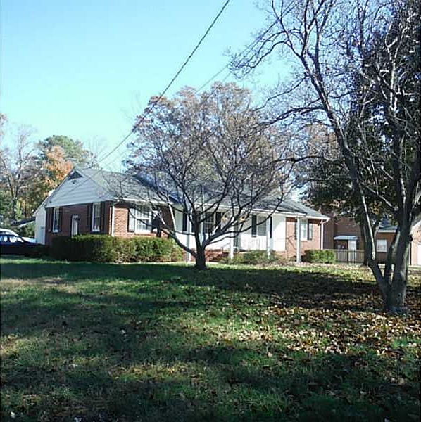 1st image of 606 York Warwick Dr