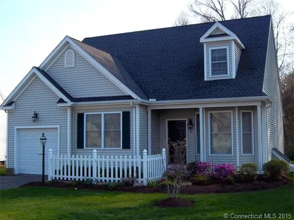 5 Strawberry Ln, East Hartford, CT 06118