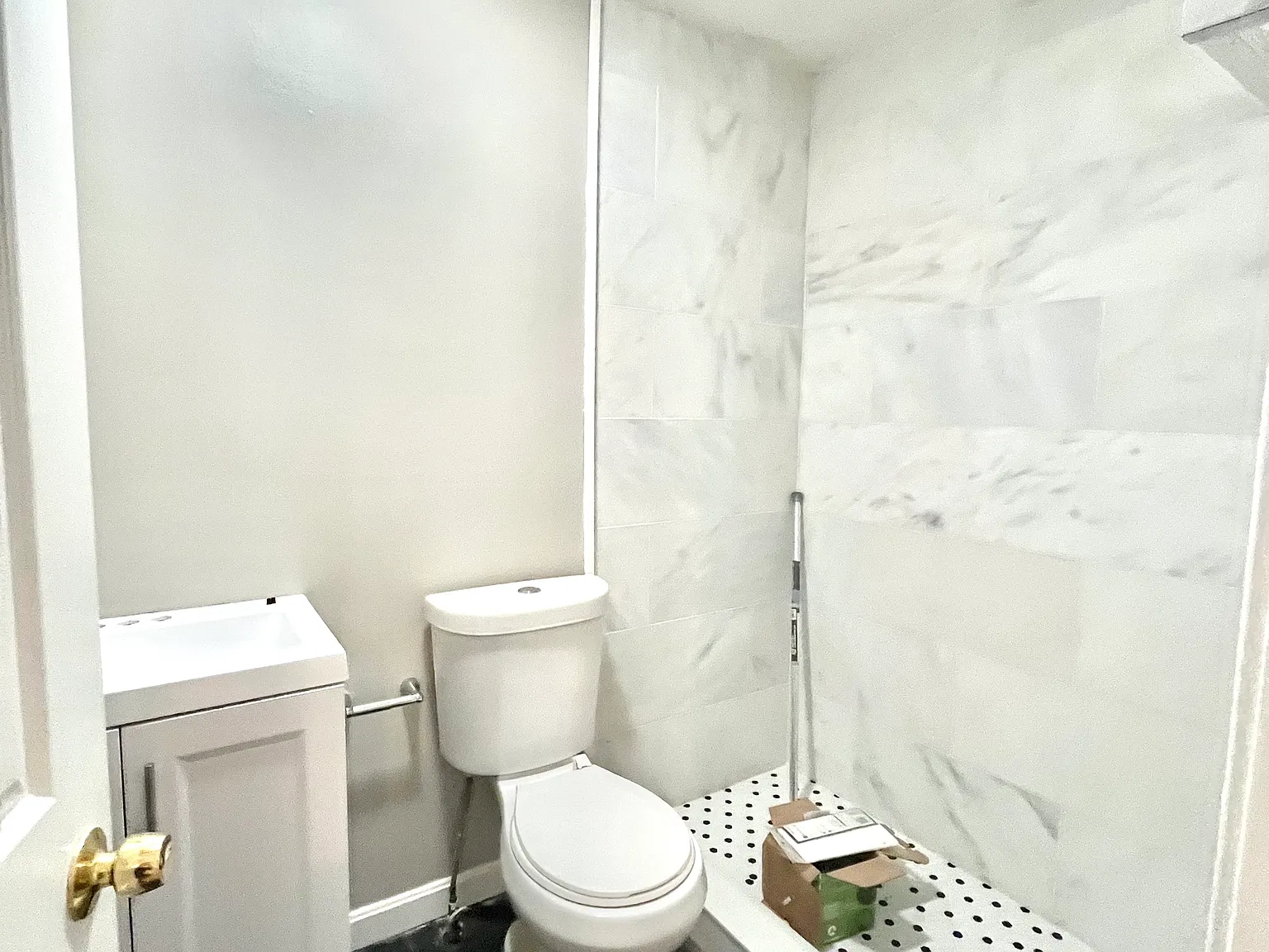 2 bed, 9999 sqft, $2,000 — Photo 4
