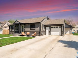 304 W North Maple St, Beresford, SD 57004