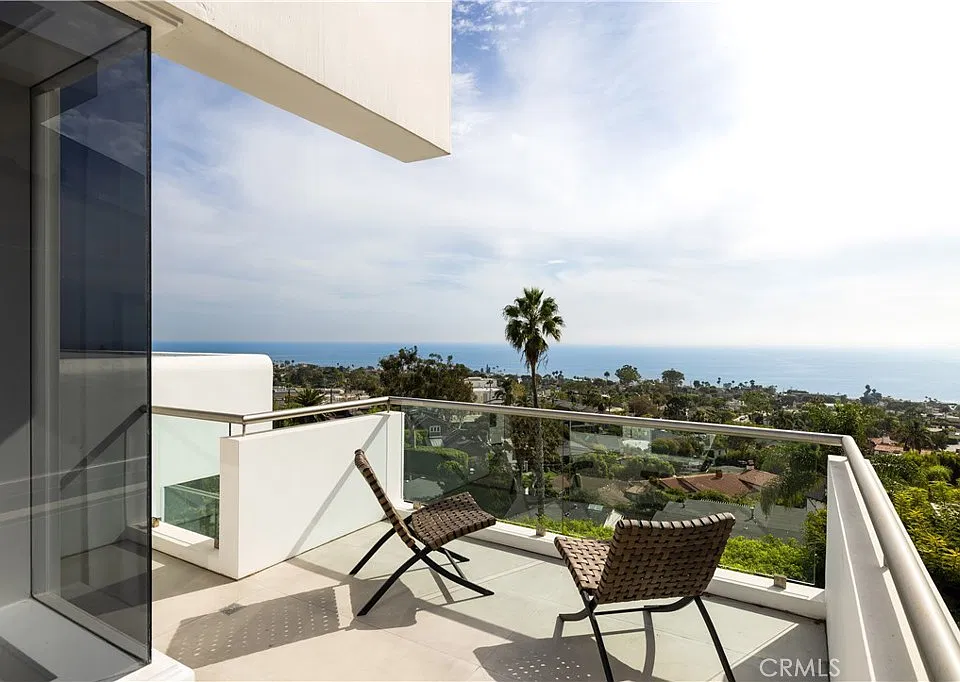1061 Skyline Dr