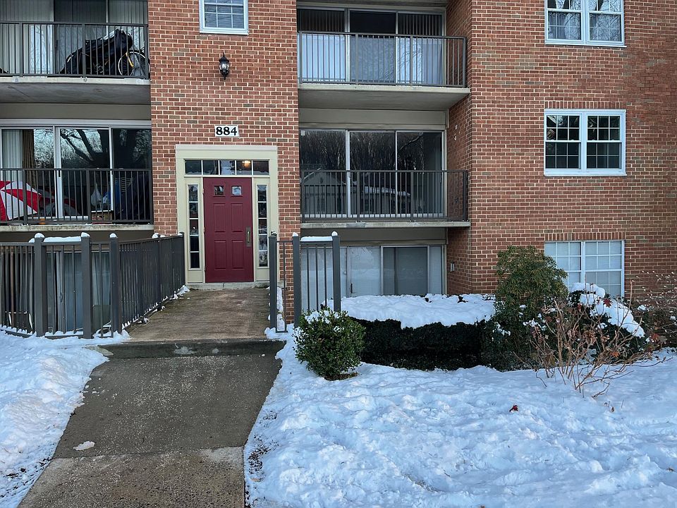 1st image of 804 College Pkwy #204