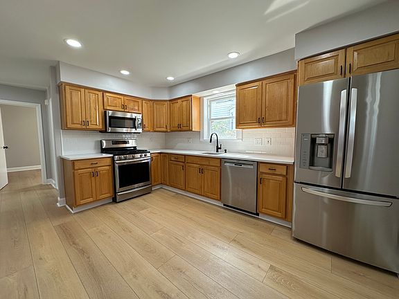 5th image of 150 Academy St APT 1