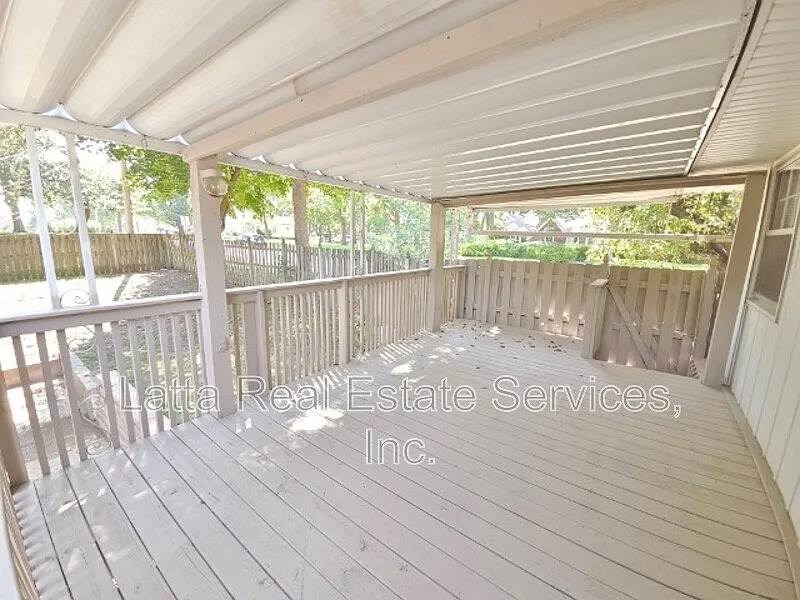 2 bed, 1.5 bath, 1116 sqft, $1,395 — Photo 4