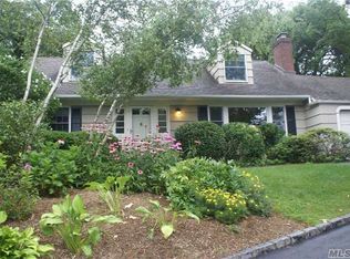 11 Satterly Rd, East Setauket, NY 11733