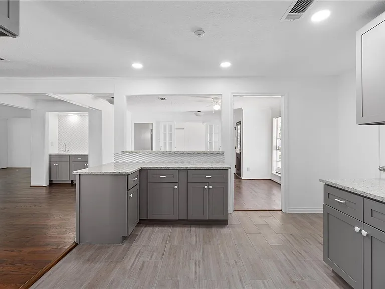 500 Shirleen Dr — Photo 11