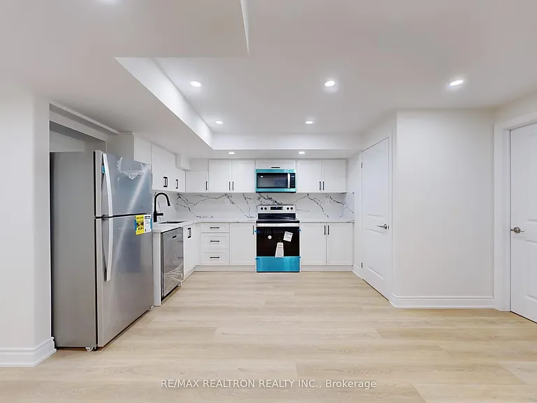 19 Macpherson St #BASEMENT — Photo 5