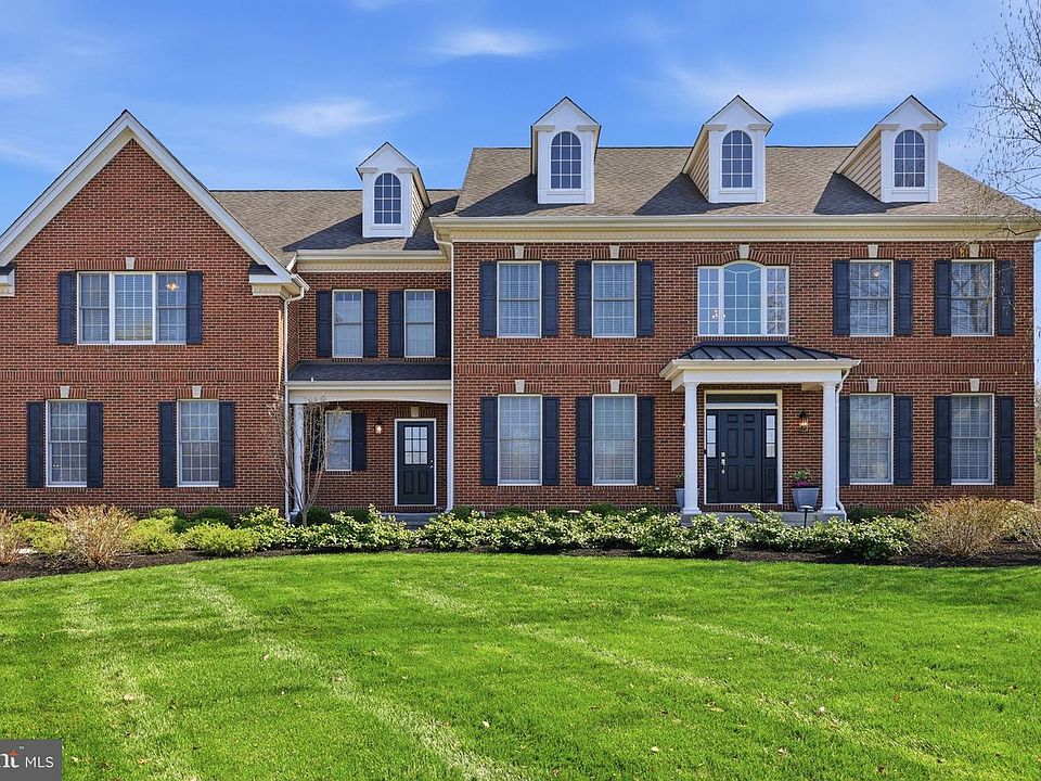 1st image of 9 Hillview Dr
