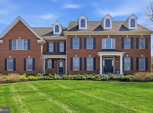 9 Hillview Dr, Newtown, PA