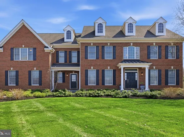 9 Hillview Dr, Newtown, PA 18940