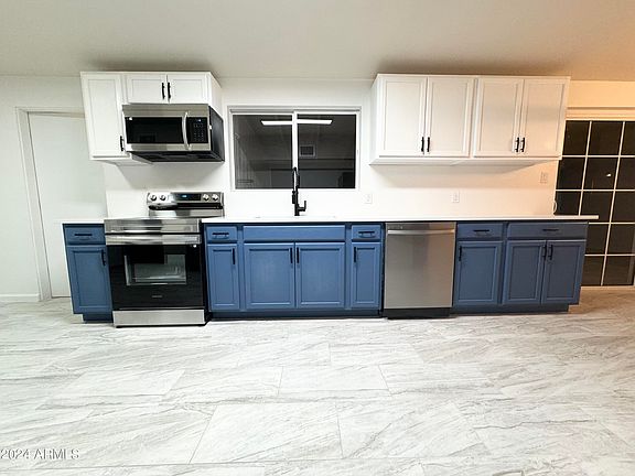 5th image of 156 E JAMES Drive