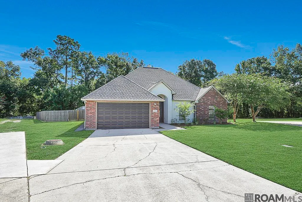 4 bed, 2538 sqft, $2,400 — Photo 1