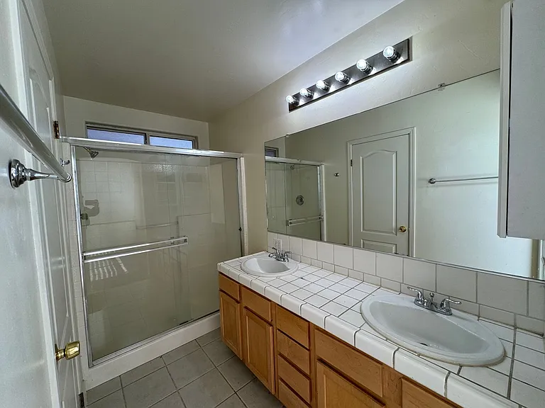 9109 Chattaroy St — Photo 10