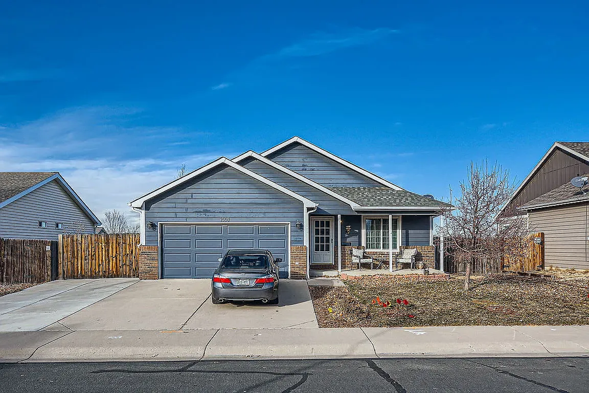 3 bed, 2600 sqft, $2,500 — Photo 1