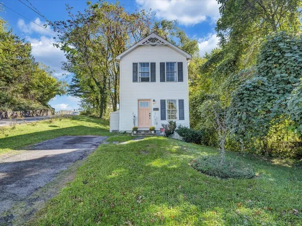 411 E Jackson Ave, Vinton, VA 24179