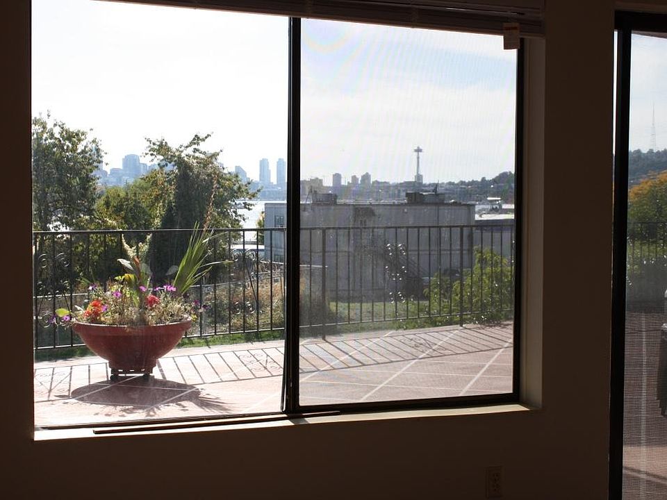 1st image of 3905 4th Ave NE APT 102