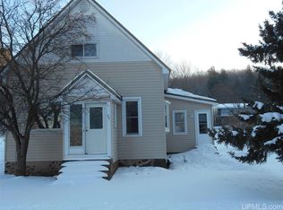 89 Michigan Ave, Rockland, MI 49960