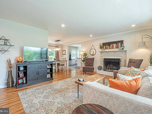2nd image of 1201 Woodward Dr
