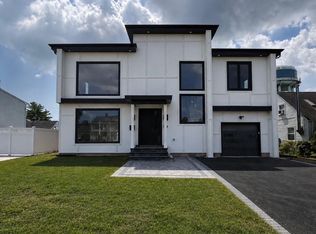 60 Periwinkle Road, Levittown, NY 11756