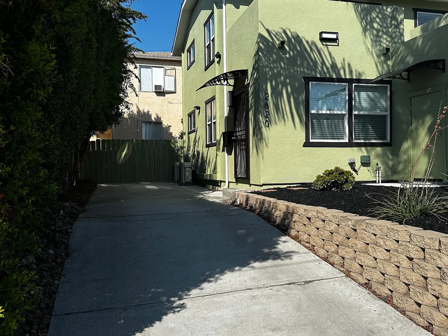 2620 Polk Ave — Photo 2