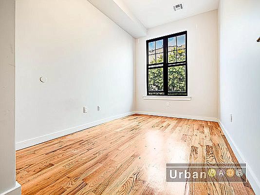 5th image of 293 Harman St #2L