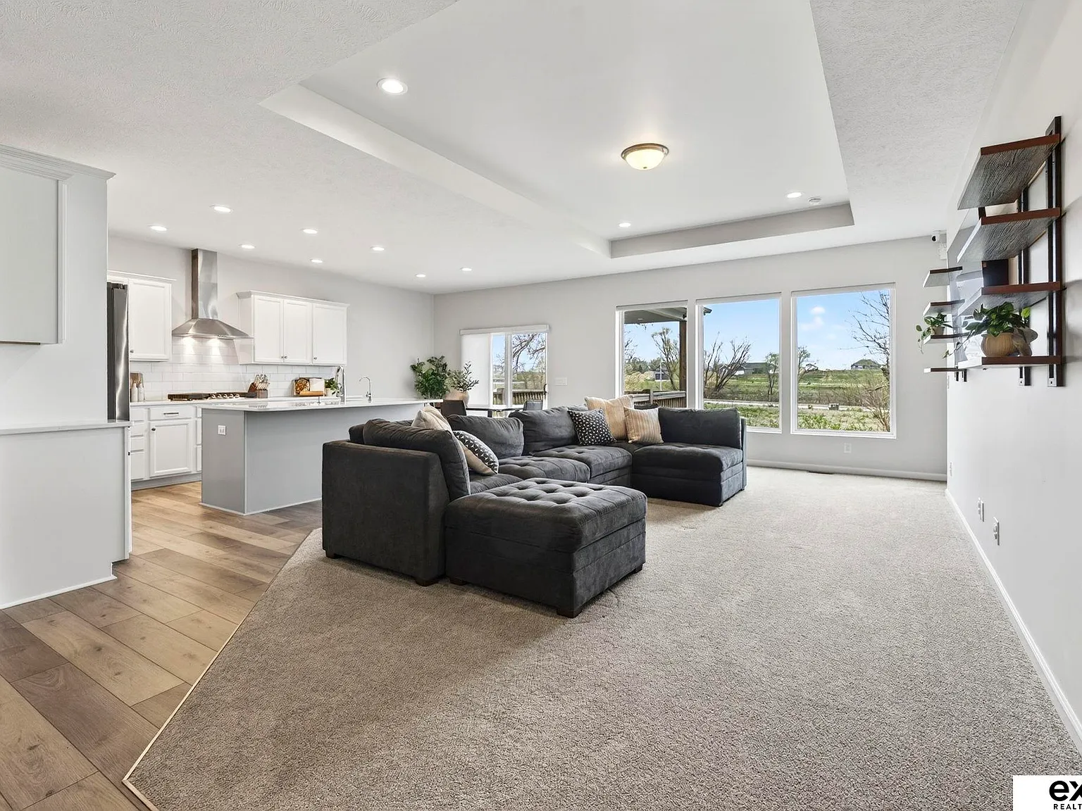 4 bed, 2556 sqft, $2,900 — Photo 3