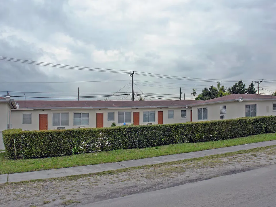4710 NW 5th St