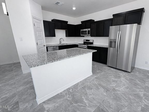 2nd image of 13937 Lorenz Ave