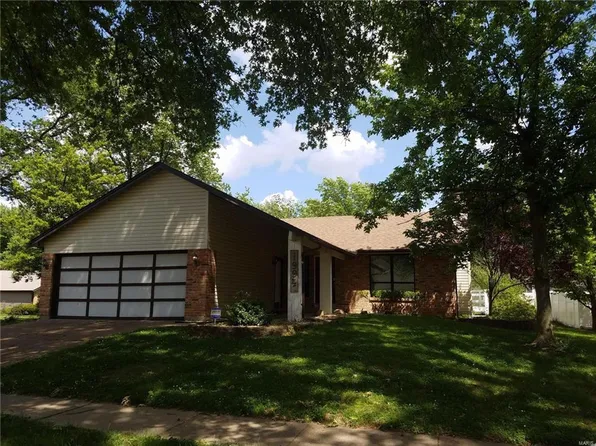 1994 Rule Ave, Maryland Heights, MO 63043