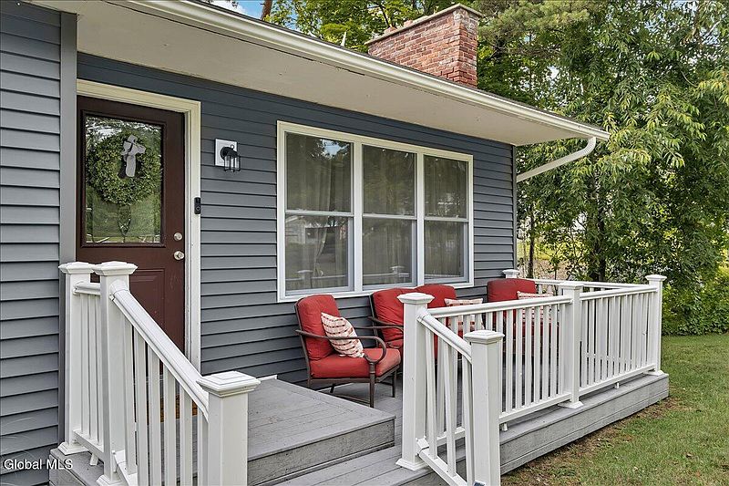 5th image of 19 Cobb Hill Road