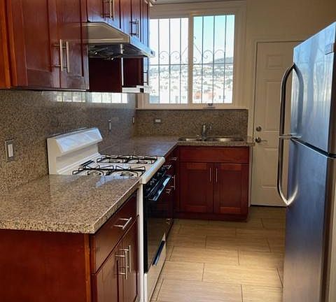 3rd image of 120 Holloway Ave