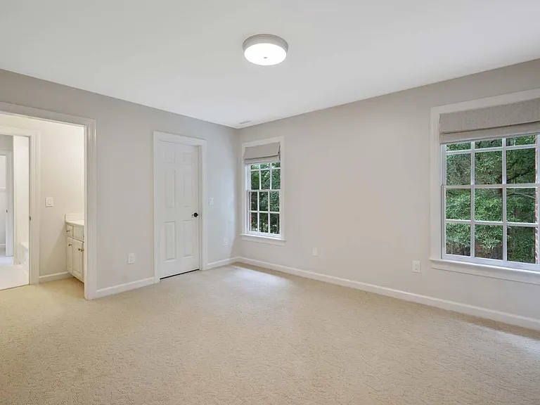 1202 Summerville Ln — Photo 25