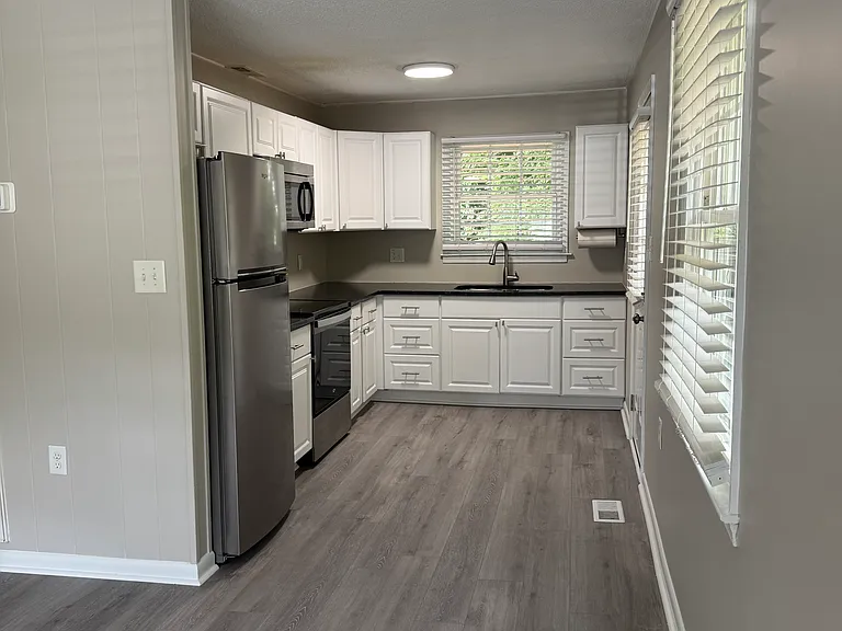 331 Webster St — Photo 2