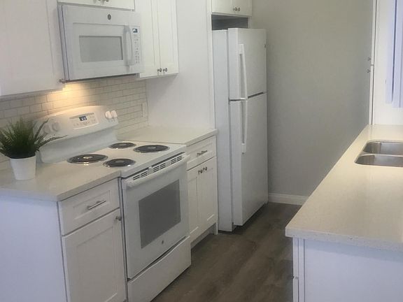 2nd image of 120 Alamitos Ave APT 25