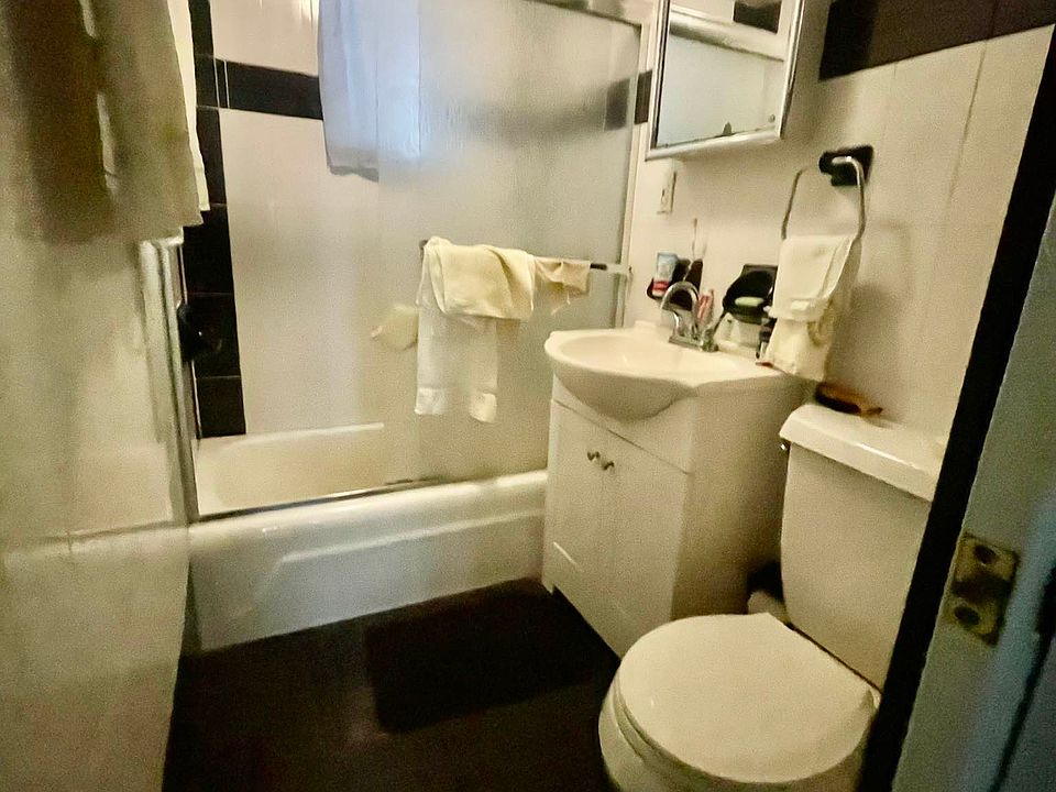 2nd image of 1804 Stuart St #1