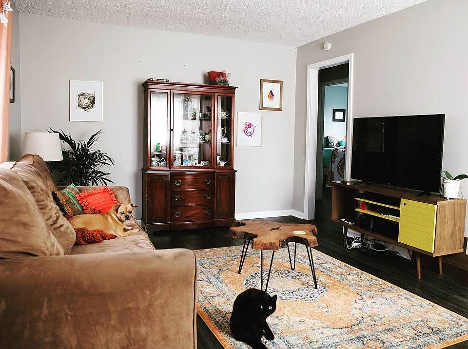 1st image of 2313 Oak Ct #2313