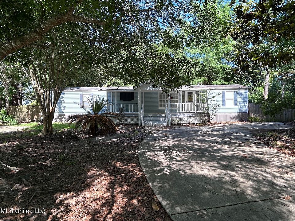 1st image of 2328 E Simmons Bayou Dr
