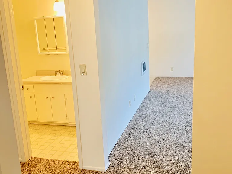 Berkshire Terrace Apartments — Photo 16