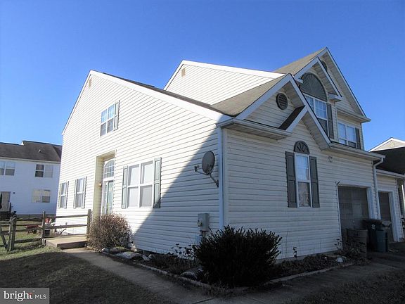 2nd image of 410 Aldwych Dr