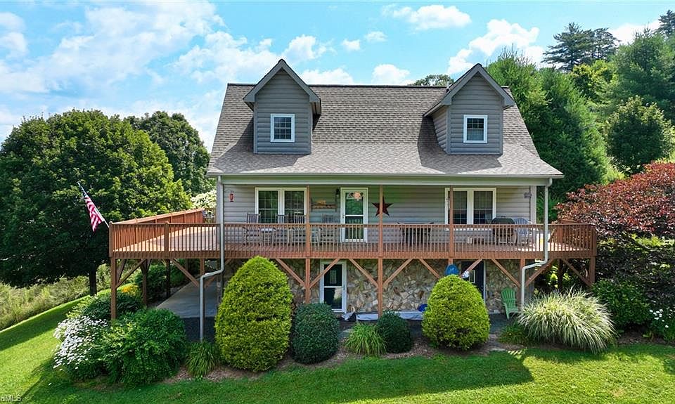 1st image of 319 Green Meadows Dr