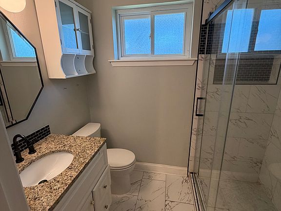 3rd image of 242 Dianne Dr