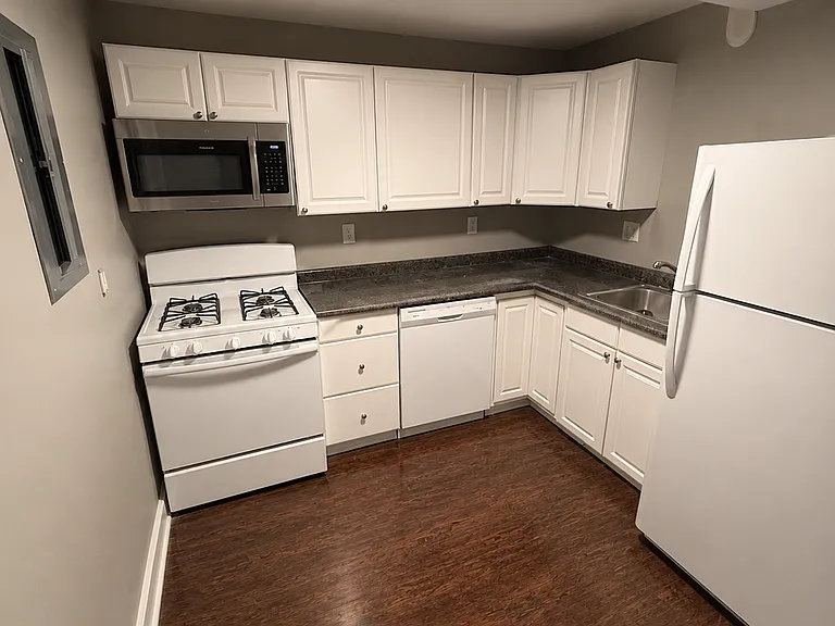 125 N Main St #B — Photo 6