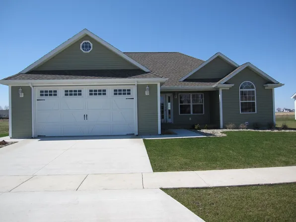 509 N Walnut St, Arthur, IL 61911