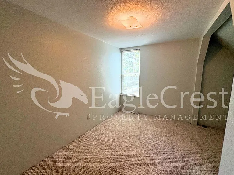 613 Locust St — Photo 41