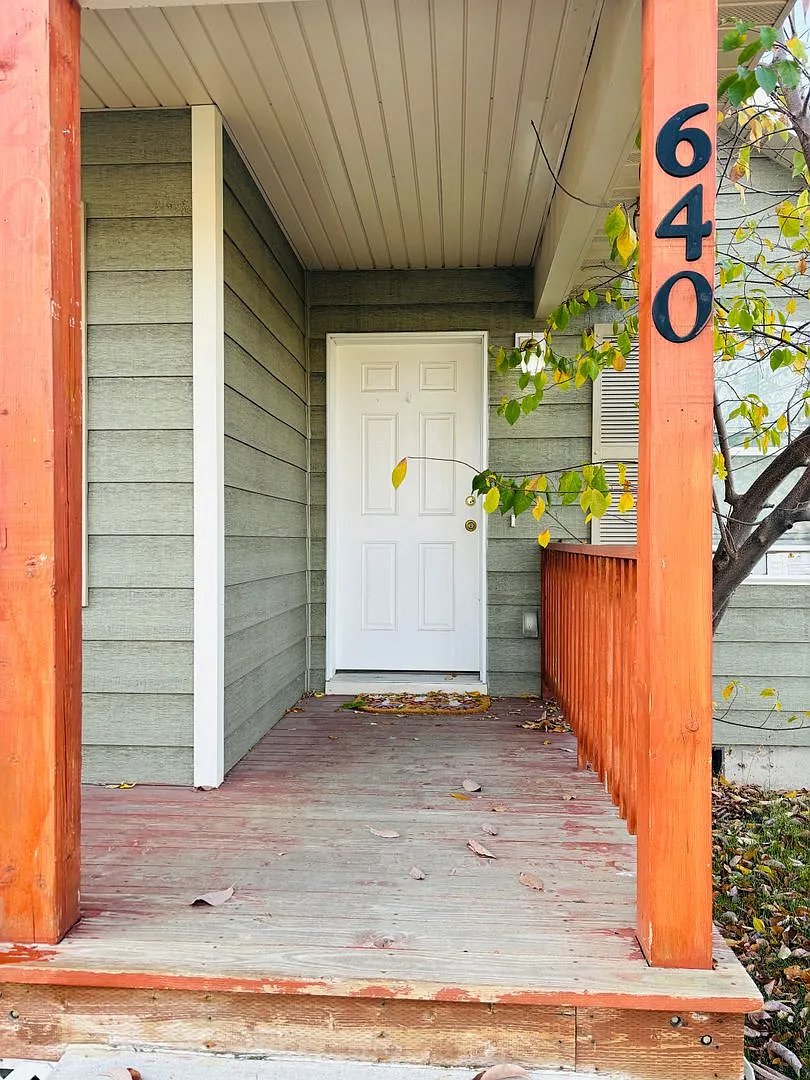 Building Photo - 640 Green Tree Dr