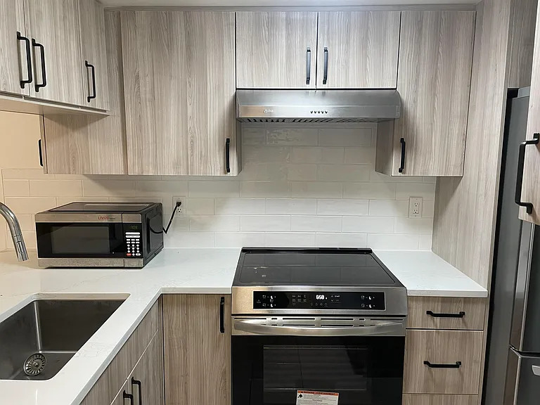 1550 Marine Dr #103 — Photo 4